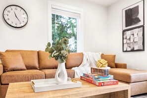 TV, peis og kontorer