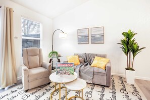 TV, video games, offices - Serene 2BR/2BA Single-Floor Home w/ 3 AC Near Mall (Lynnwood)