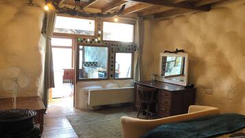 Superior Cabin, Garden View (Rabbits 1 or 2 Bed Hobbit style Eco) | Desk, laptop workspace, bed sheets