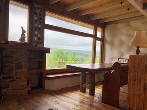 Rabbits 1 or 2 Bed Hobbit style Eco | Living area - Monument Field South Brent (South Brent)