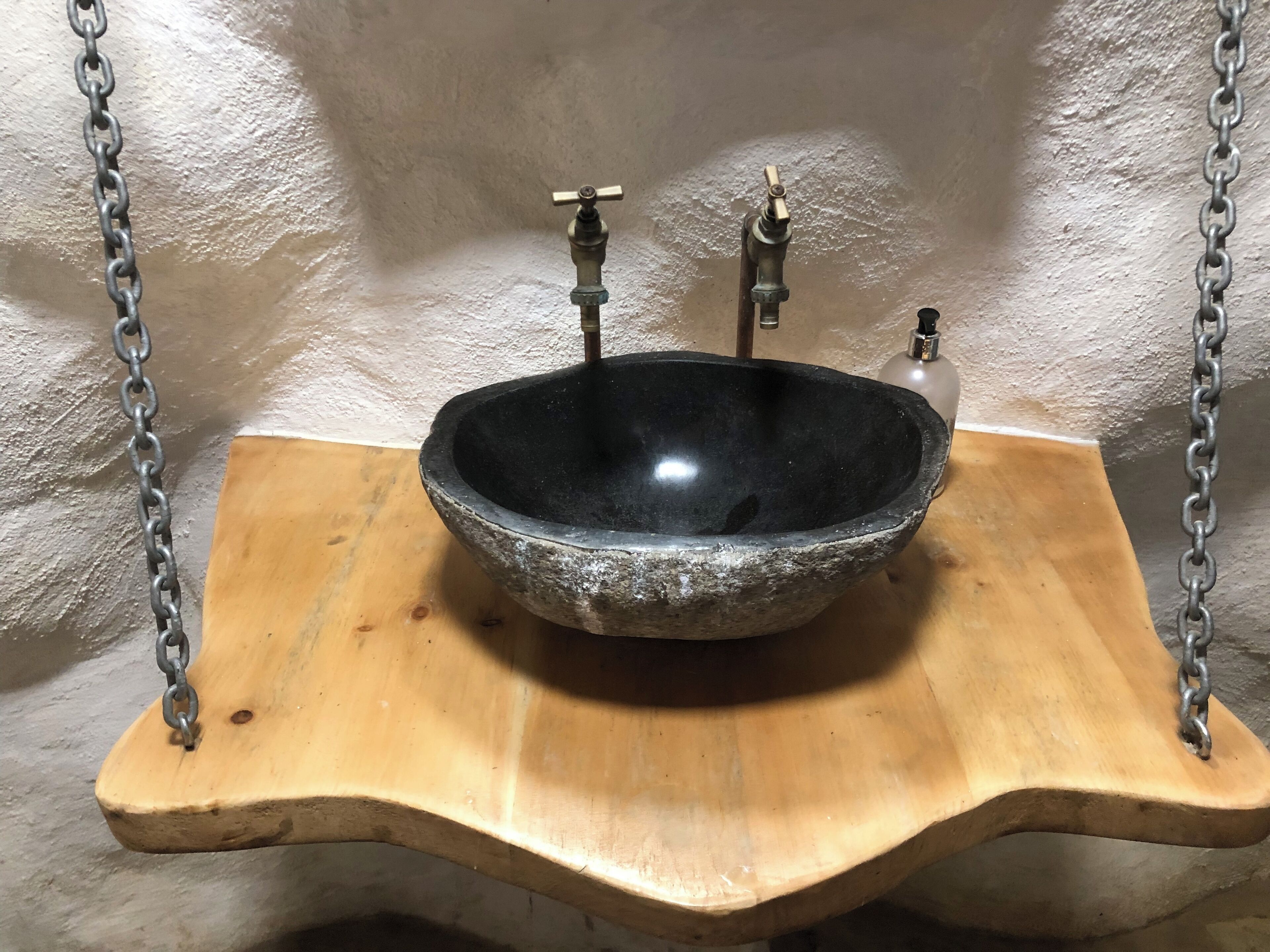 Cabaña superior, vistas al jardín (Rabbits 1 or 2 Bed Hobbit style Eco) | Baño | Ducha y bañera combinadas, toallas, jabón y champú