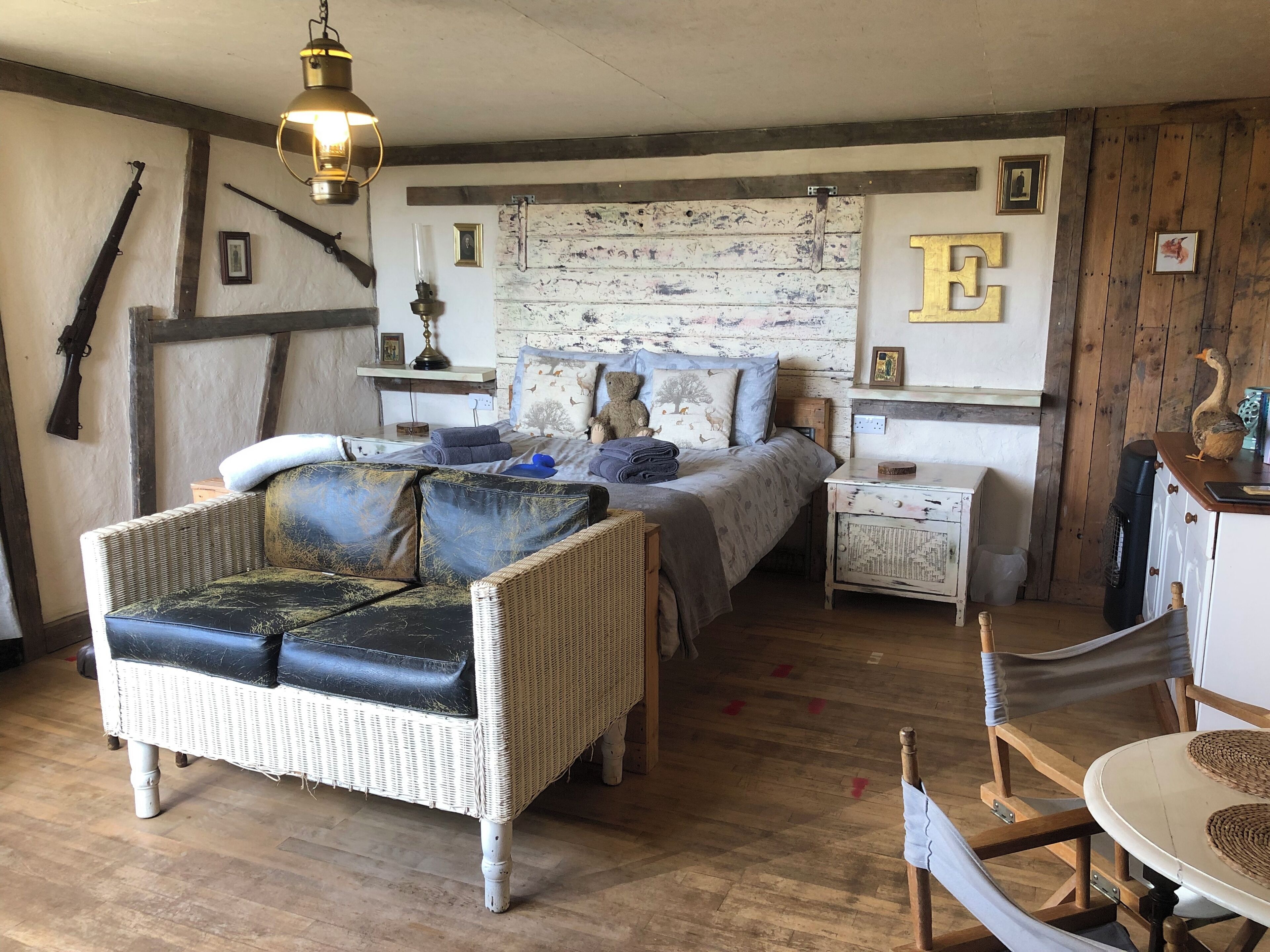 Foxes Den Unique Eco Cabin Dartmoor | Living area