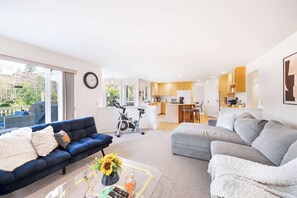 TV, fireplace, offices