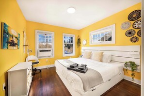 3 室のベッドルーム、デスク、アイロン / アイロン台、旅行用ベビーベッド