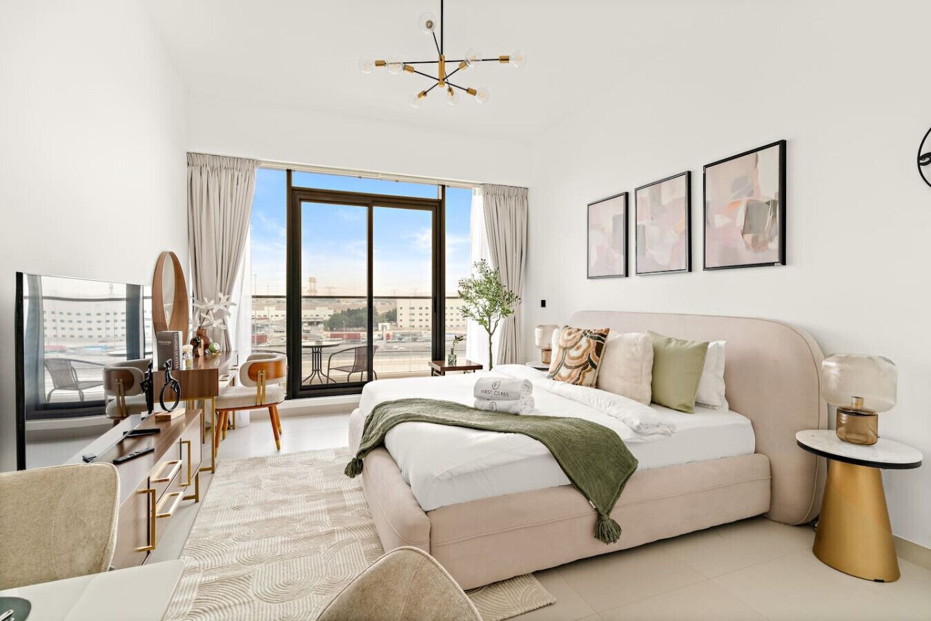 Iron/ironing board, travel crib, WiFi, bed sheets