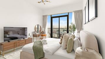 Een strijkplank/strijkijzer, reisbedje, wifi, beddengoed