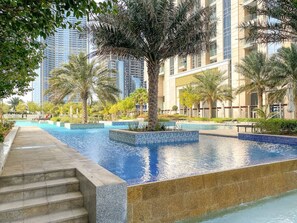 Pool - 2BR Canal View Flat with Pool, Gym, 10 min Drive to Dubai Mall (Business Bay)