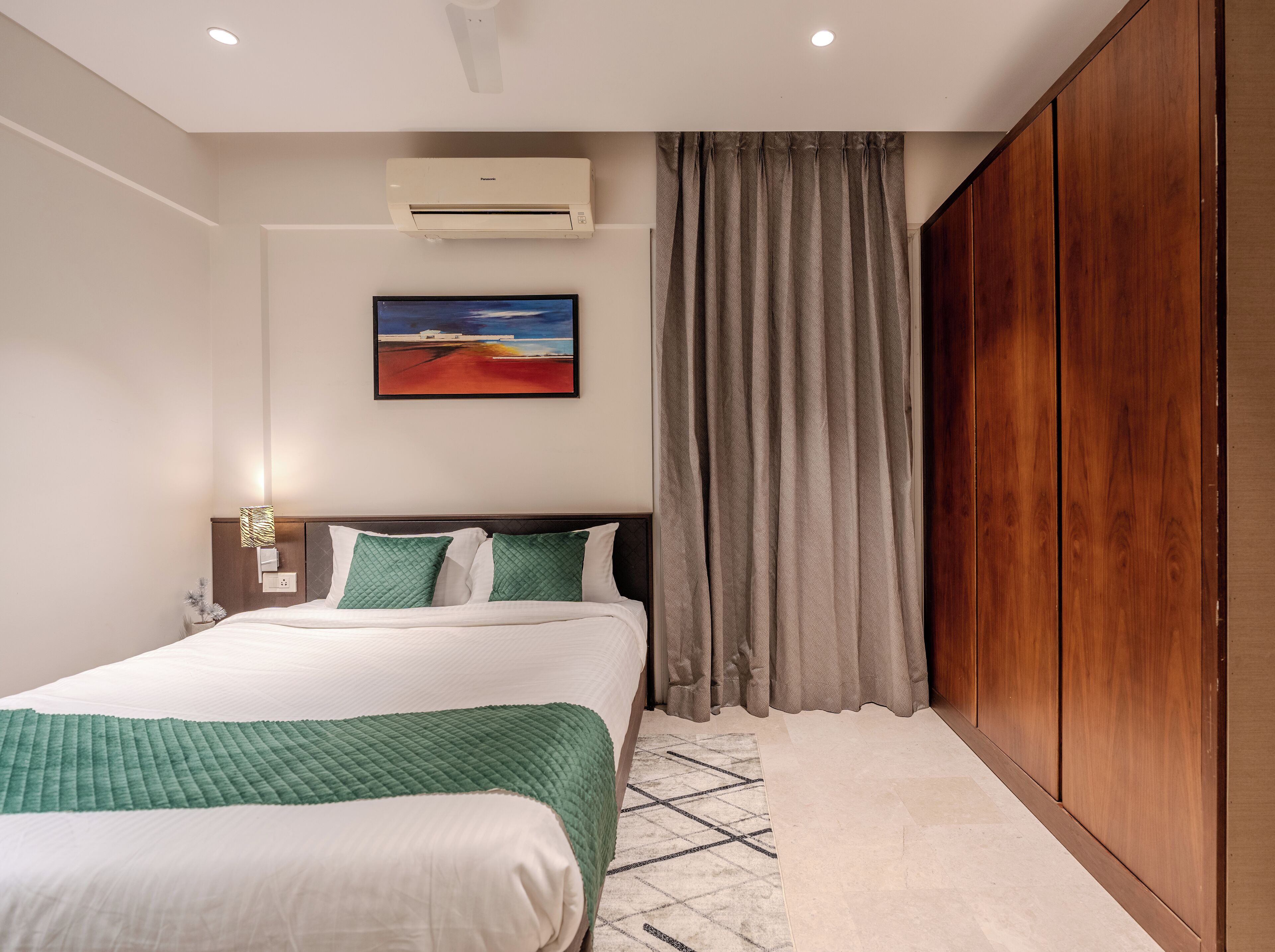 4 bedrooms, iron/ironing board, WiFi