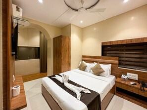 Deluxe Room | Egyptian cotton sheets, premium bedding, free WiFi, bed sheets - Palm Breeze Hotel - Colaba (Mumbai)