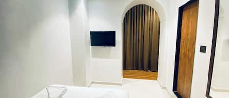 Deluxe Triple Room | Egyptian cotton sheets, premium bedding, free WiFi, bed sheets