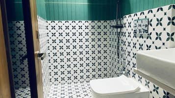 Superior Room | Bathroom | Free toiletries, hair dryer, towels, soap