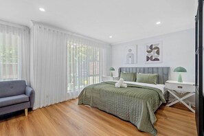 4 bedrooms, iron/ironing board, free WiFi, bed sheets