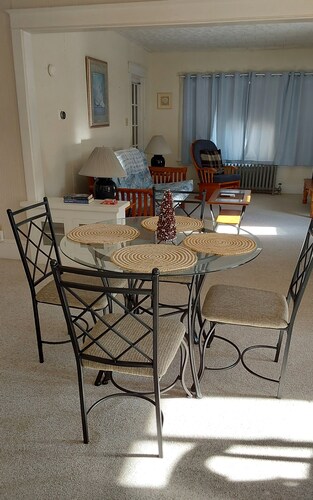 Spacious 3-bedroom apartment near Black mnt, Sunday river, Rumford hospital.