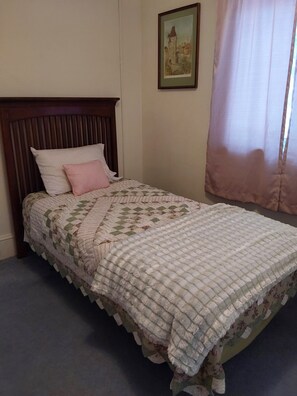 3 slaapkamers, een bureau, wifi, beddengoed