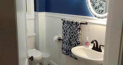 Spacious 3-bedroom apartment near Black mnt, Sunday river, Rumford hospital.