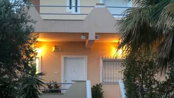 3 bedrooms, Internet