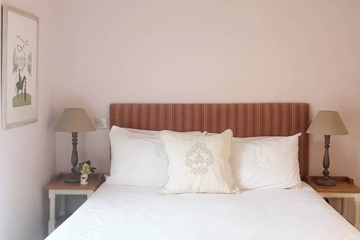 Deluxe Double Room, Private Bathroom | Desk, soundproofing, WiFi (free)