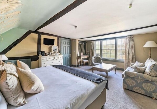 Luxury Double Room, Private Bathroom | Desk, soundproofing, free WiFi