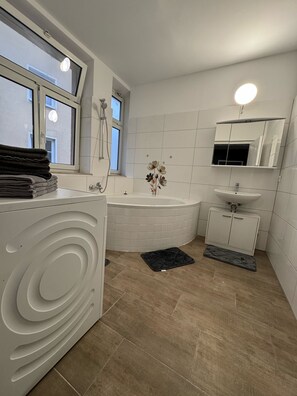 Towels, toilet paper - Cozy Retreat - Central vacation apartment (Nürnberg)