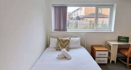 Lovely Kirkby Flat by City SuperHost