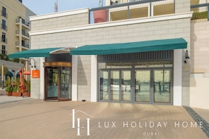 Exterior - LUX The La Mer Luxury Burj View Suite 3 (Dubai)