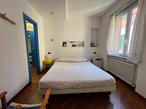 1 chambre, fer et planche Ă repasser, Wi-Fi gratuit, draps fournis