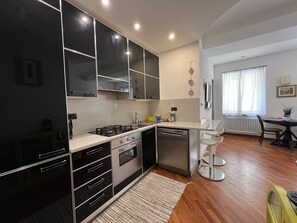 Fridge, microwave, oven, stovetop