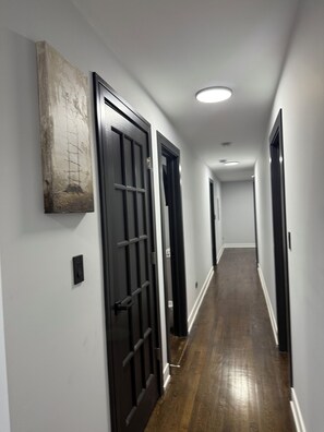 Interior - Your Chicago Home Base – 4BR, 2BA, Sleeps 15, Ideal for Families & Groups! (Chicago)