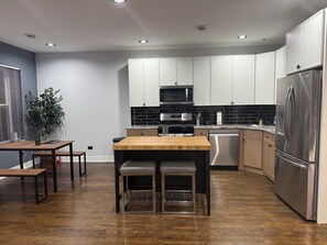 Fridge, microwave, oven, stovetop - Your Chicago Home Base – 4BR, 2BA, Sleeps 15, Ideal for Families & Groups! (Chicago)