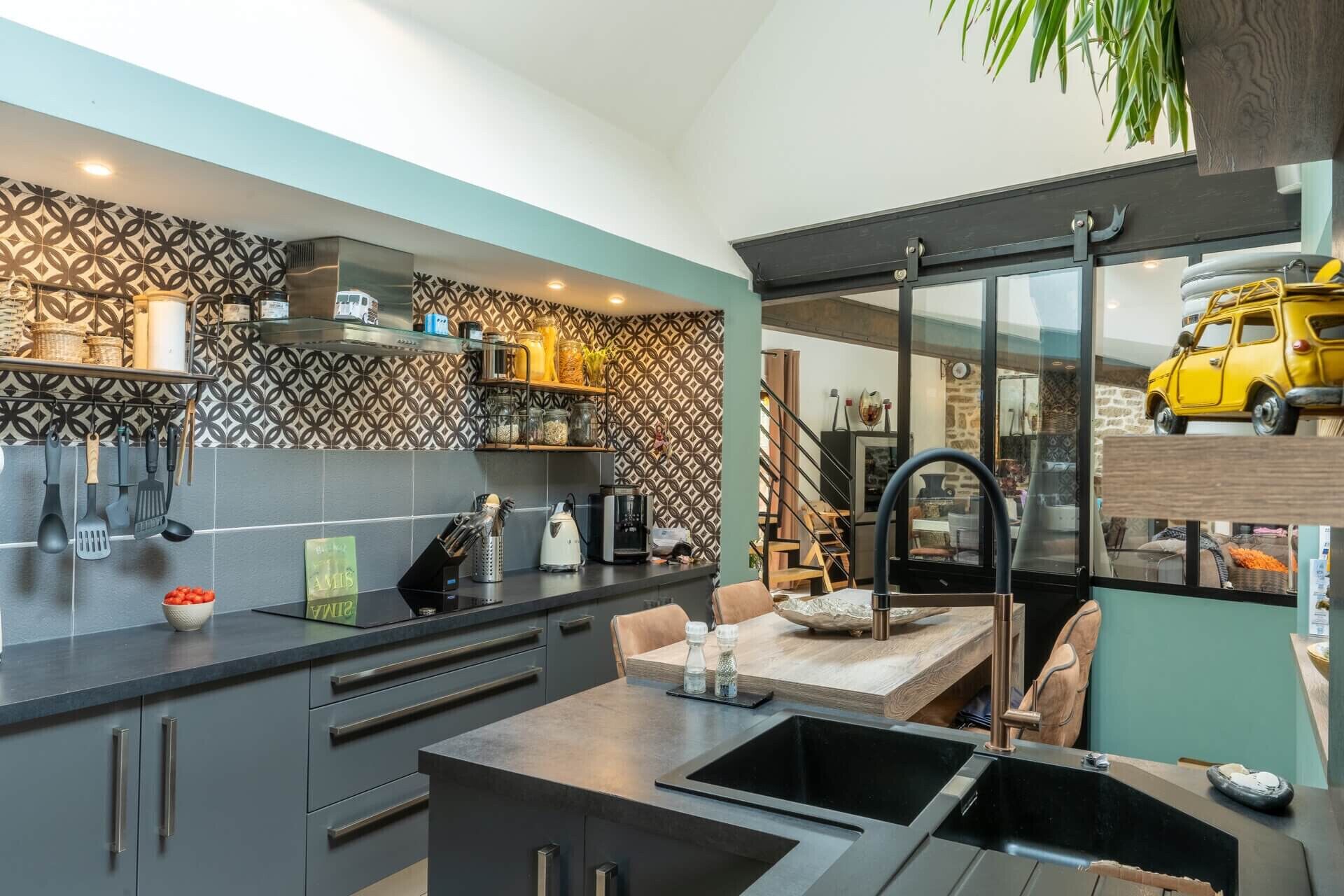 Réfrigérateur, micro-ondes, four, lave-vaisselle