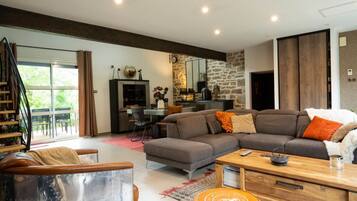 Televisie en een open haard