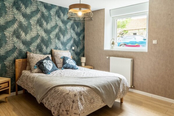 4 bedrooms, iron/ironing board, free WiFi