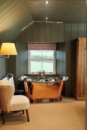 Standard House | Bathroom - JOIVY Lathallan Mill Farmhouse (Leven)