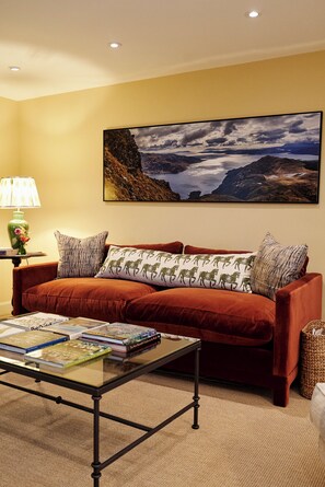 Hus – standard | Oppholdsområde | En 30-tommers LED-TV med kabel-kanaler