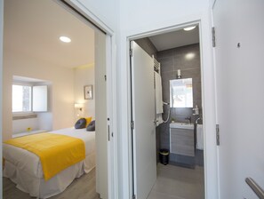 Panoramic-Penthouse, Balkon, Stadtblick | Zimmersafe, Bügeleisen/Bügelbrett, kostenloses WLAN