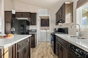 Refrigerador, microondas, horno y parrilla de estufa 