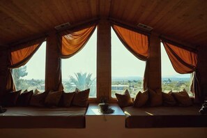 4 bedrooms, iron/ironing board, WiFi, bed sheets - West & Wild Yucca | Hip Modern | Pool | Sleeps 10 (Yucca Valley)