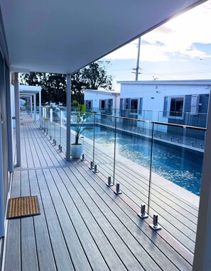 Ferienhütte, Poolblick | 1 Schlafzimmer, Bügeleisen/Bügelbrett, kostenloses WLAN, Bettwäsche