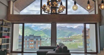 Spacious 3-bedroom Loft in New Gudauri with Panoramic Views, Ski in Ski out