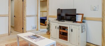 2 Mi to Dtwn: Pet-friendly Casper Apt!