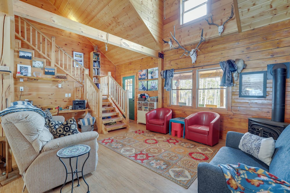 2 Mi to Skiing: Casper Cabin w/ Mtn Views! - Glenrock, WY