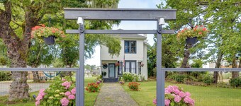 Walk to Beach: Riverside Retreat in Seaside!