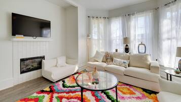 House (4 Bedrooms) | Front of property