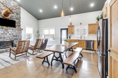 Family Retreat w/ Fire Pit & Yard in Mineral City