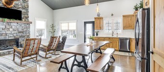 Family Retreat w/ Fire Pit & Yard in Mineral City