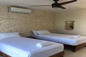 11 室のベッドルーム、デスク、アイロン / アイロン台、WiFi