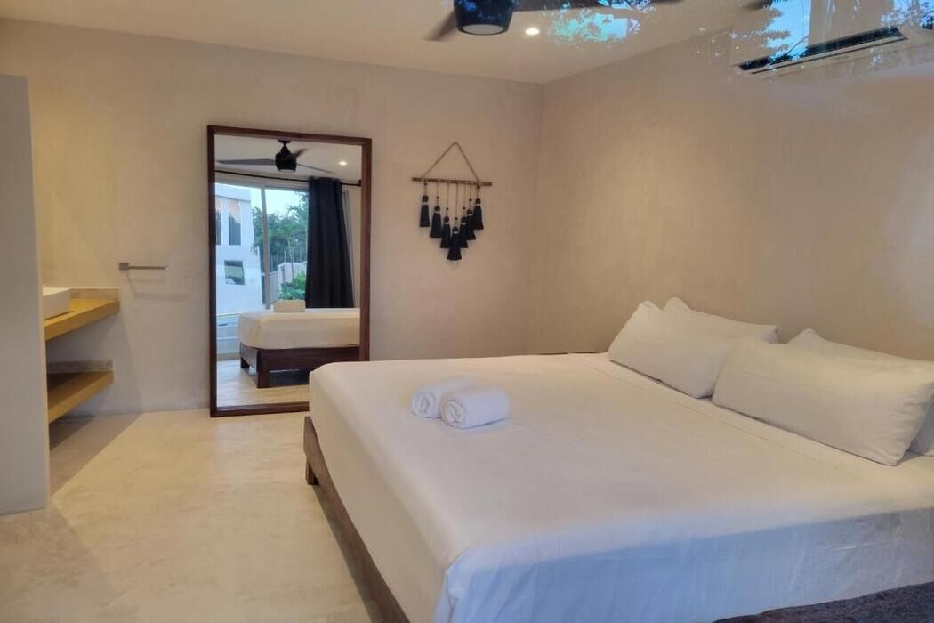 办公桌、熨斗/熨衣板、WiFi、床单