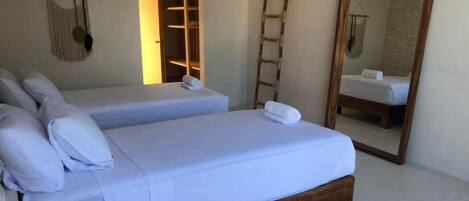 11 soverom, skrivebord, strykejern/-brett og wi-fi