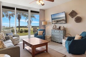 TV - Beach Front~Ground Level~3 Bedrooms~3.5 Bathrooms~Amenities Galore!!! (Gulf Shores)