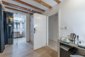 Deluxe Double Room | In-room safe, desk, blackout curtains, iron/ironing board - The Code Luxury Rooms (Split)